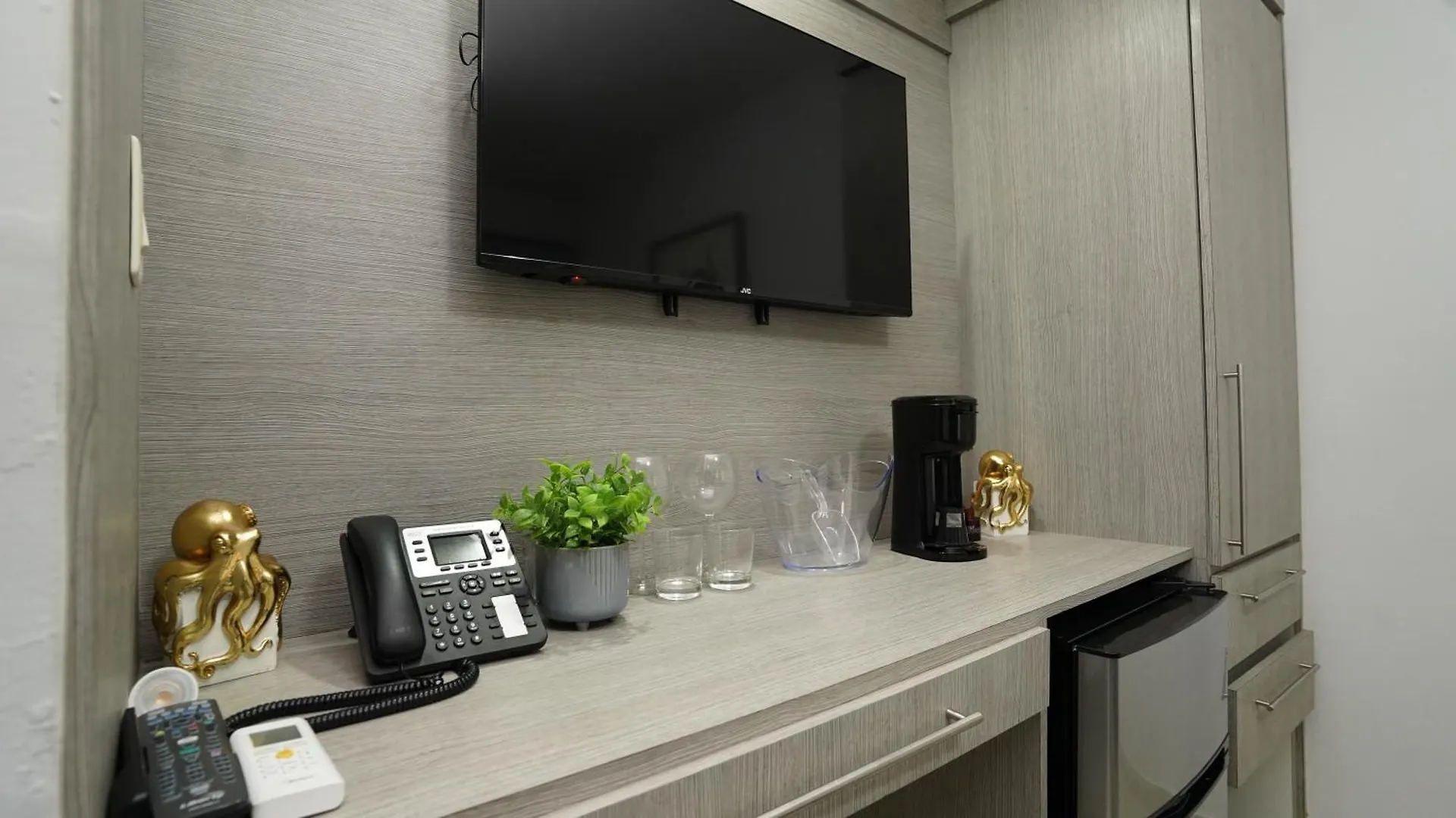Aparthotel La Placita Suites Hotel-Suite 203 San Juan